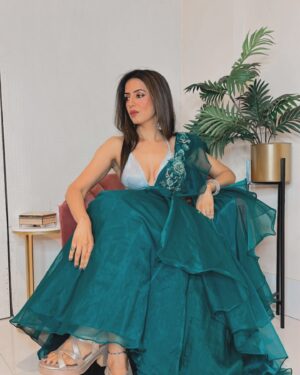 Parinita Seth Instagram - Enchanting in emerald @parinitaaseth draped in this net  saree which is a perfect symphony of tradition and modernity.

#fashion #reshamlalwanistudio #reshamlalwani #instafashion #couture #custom #bespoke #saree #sari #ootd #instafashion #indiandesigner #spanishroots #indianfashion #style #glamour #glamlook #wedding #summerweddings #lookoftheday #indiancouture #fusion