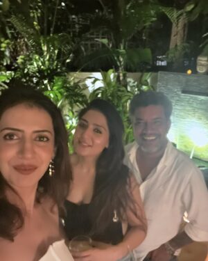 Parinita Seth Instagram - a beautiful wrap up party with a beautiful awesome team of #vanshaj  i always wanted to work with @swastikproductions  and i did. i loved my journey with them as really @swastikproductions you are the best.  @sktorigins @g3gill  @sonysab.  #fyp #foryoupage #instagood #insta #instamood #instaact #actorslife #missthistime #team #vanshaj #instagram #instalike #love #grateful 🙏🏻