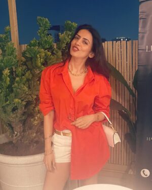 Parinita Seth Instagram - this is the best time of the year.  #december #cristmas #bandra #festive #instagram #instalike #i #trending #red #loveisintheair #love #viral #fyp #grateful 🎄🎄🎄