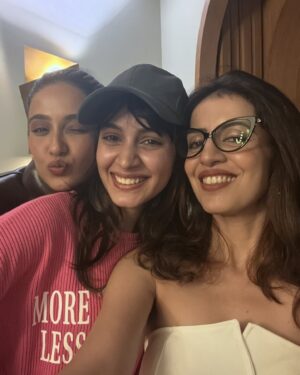 Parinita Seth Instagram - a beautiful wrap up party with a beautiful awesome team of #vanshaj  i always wanted to work with @swastikproductions  and i did. i loved my journey with them as really @swastikproductions you are the best.  @sktorigins @g3gill  @sonysab.  #fyp #foryoupage #instagood #insta #instamood #instaact #actorslife #missthistime #team #vanshaj #instagram #instalike #love #grateful 🙏🏻