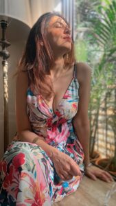 Actress Parinita Seth HD Photos and Wallpapers March 2025