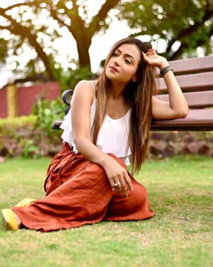 Pariva Pranati Instagram - Life is better when you're laughing.

#FilmIndustry  #ActorsofInstagram #BehindTheScenes #ActorsLife #CelebrityStyle #ActressStyle 
#fashion #viral #photoshoot #explorepage #trending #fashionstyle #mumbai #Stylestatement #ParivaPranati #parivaians#sabtv #waglekiduniya