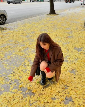 Park Ha-na Instagram - 마지막 가을 날씨 같은 ...🍁🍂