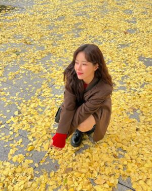Park Ha-na Instagram - 마지막 가을 날씨 같은 ...🍁🍂