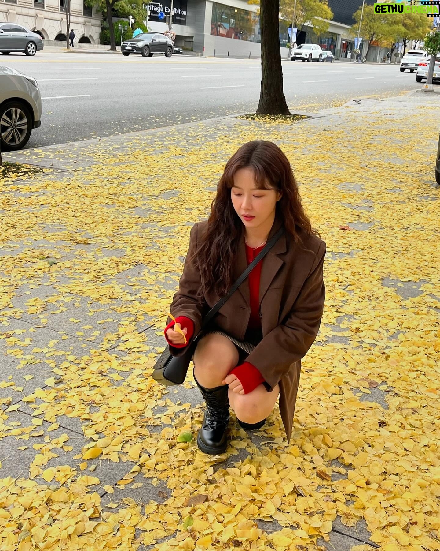 Park Ha-na - 7.4K Likes - 마지막 가을 날씨 같은 ...🍁🍂