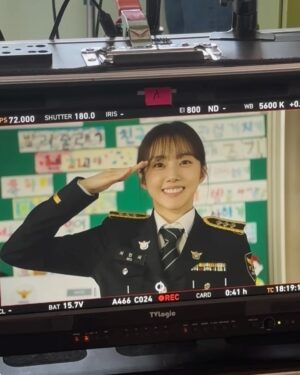 Park Se-wan Instagram - @disneypluskr 
지금까지 송원 경찰서, 서민서 였습니다! 👮🏻