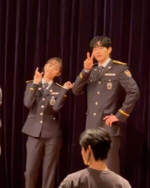 Park Se-wan Instagram - @disneypluskr 
지금까지 송원 경찰서, 서민서 였습니다! 👮🏻