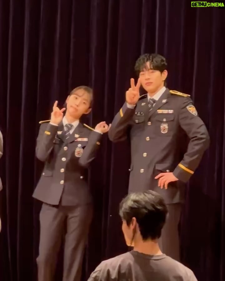 Park Se-wan - 26.1K Likes - @disneypluskr
지금까지 송원 경찰서, 서민서 였습니다! 👮🏻