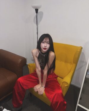 Park Soo-bin Instagram - These days outfit zip. 마지막은 기절한 사진 맞음