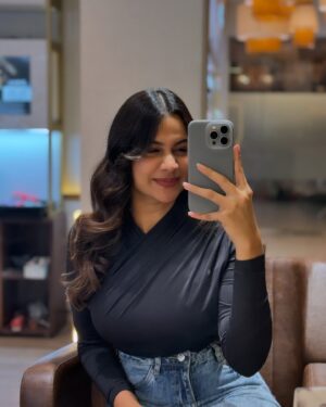 Parveen Instagram - Just me nd mirror🪞

.
.

#newlook #birthdayweek #picoftheday #explore #parveenofficial