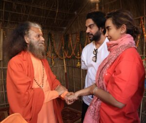 Patralekha Instagram - Wonderful to welcome dear and renowned Bollywood actor Rajkummar Rao @rajkummar_rao and his wife and actress Patralekhaa @patralekhaa, and divine yogini Ira Trivedi @iratrivedi to Parmarth Niketan Mahakumbh Campsite @parmarthniketan with sacred blessings by HH Pujya Swami Chidanand Saraswatiji @pujyaswamiji as well as special sangam snaan with Pujya Sadhvi Bhagawati Saraswatiji @sadhviji. 
.
.
.
#mahakumbh #mahakumbh2025 #parmarthniketan #pujyaswamiji #sadhviji #rajkummarrao #patrelekha #iratrivedi