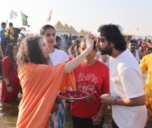 Patralekha Instagram - Wonderful to welcome dear and renowned Bollywood actor Rajkummar Rao @rajkummar_rao and his wife and actress Patralekhaa @patralekhaa, and divine yogini Ira Trivedi @iratrivedi to Parmarth Niketan Mahakumbh Campsite @parmarthniketan with sacred blessings by HH Pujya Swami Chidanand Saraswatiji @pujyaswamiji as well as special sangam snaan with Pujya Sadhvi Bhagawati Saraswatiji @sadhviji. 
.
.
.
#mahakumbh #mahakumbh2025 #parmarthniketan #pujyaswamiji #sadhviji #rajkummarrao #patrelekha #iratrivedi
