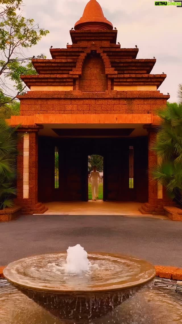 Pattarasaya Kreursuwansiri - 131 Likes - 📍 @iretreatwellnessmeditation @peakpattarasaya
#temple #beauty #meditation #dji