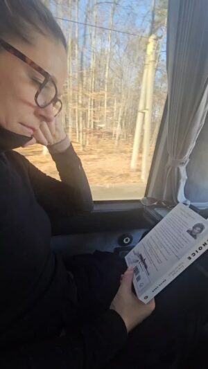 Paula Lobo Antunes Instagram - Esta Viagem nunca foi tão Urgente como nos dias que Vivemos! Auschwitz é a Prova do que o (SILÊNCIO)  Homem é capaz! Visita Obrigatória, "pesada" sim, mas os próximos tempos, infelizmente, serão tudo menos leves. Ânimo e Esperança 🕊️