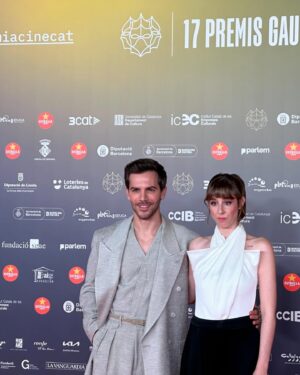 Paula Malia Instagram - Els meus “lookets” presentant els Gaudí. 🩵

Mil gràcies @danielangles per aquest regal. 
I gràcies, gràcies, gràcies a tota la resta de l’equip que ho ha fet possible. He disfrutat heavy.