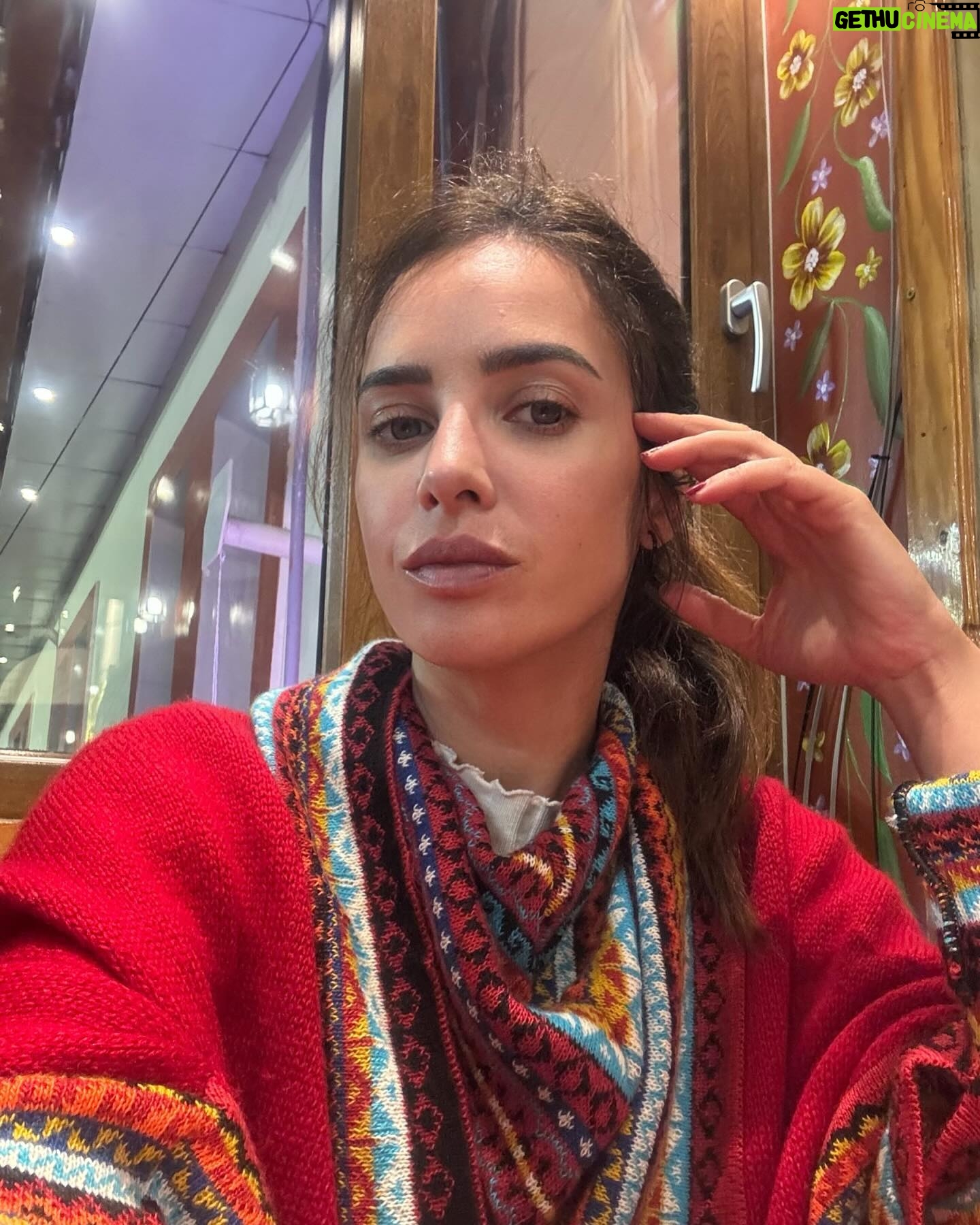Paula Prendes - 11.3K Likes - Navidad en Verano. Viajar, alejarte para acercarte. Hacía mucho tiempo que no sentía esto y es bueno y sana y cura, pero también es difícil y cuestionas y te planteas cosas y con los años ser aventurera cada vez cuesta más…pero de esto va la vida…de vivirla y gastarla y malearla. #pachamama #mamacocha. Nunca había conocido una cultura más arraigada a su tierra que la de #perú, tierra de Incas. La lección del día: Para los Quechuas no existe la palabra Adiós, en su lugar (para cuando nos volvamos a encontrar) ❤️
#machupicchu