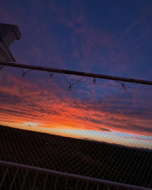 Paula Usero Instagram - Un recap  pero un poco loco, con muchos atardeceres, con muchas gatitas y muchas fotos que me han hecho
🧡💛🌞 
Supongo que el mes que viene será diferente.