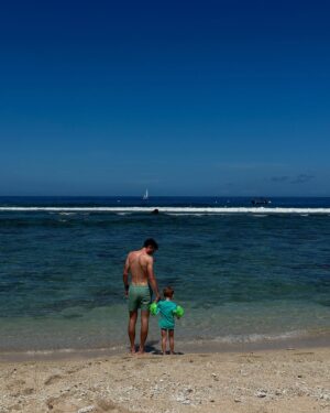 Pauline Hoarau Instagram - Family part I 🫶🏻🌊☀️⛰️🏝️🇷🇪