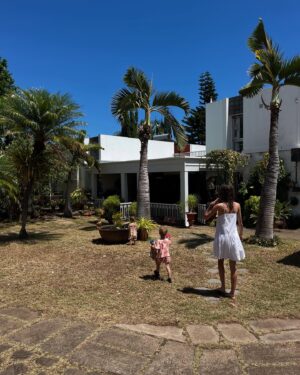 Pauline Hoarau Instagram - Family part I 🫶🏻🌊☀️⛰️🏝️🇷🇪