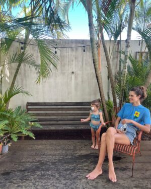 Pauline Hoarau Instagram - Family part I 🫶🏻🌊☀️⛰️🏝️🇷🇪