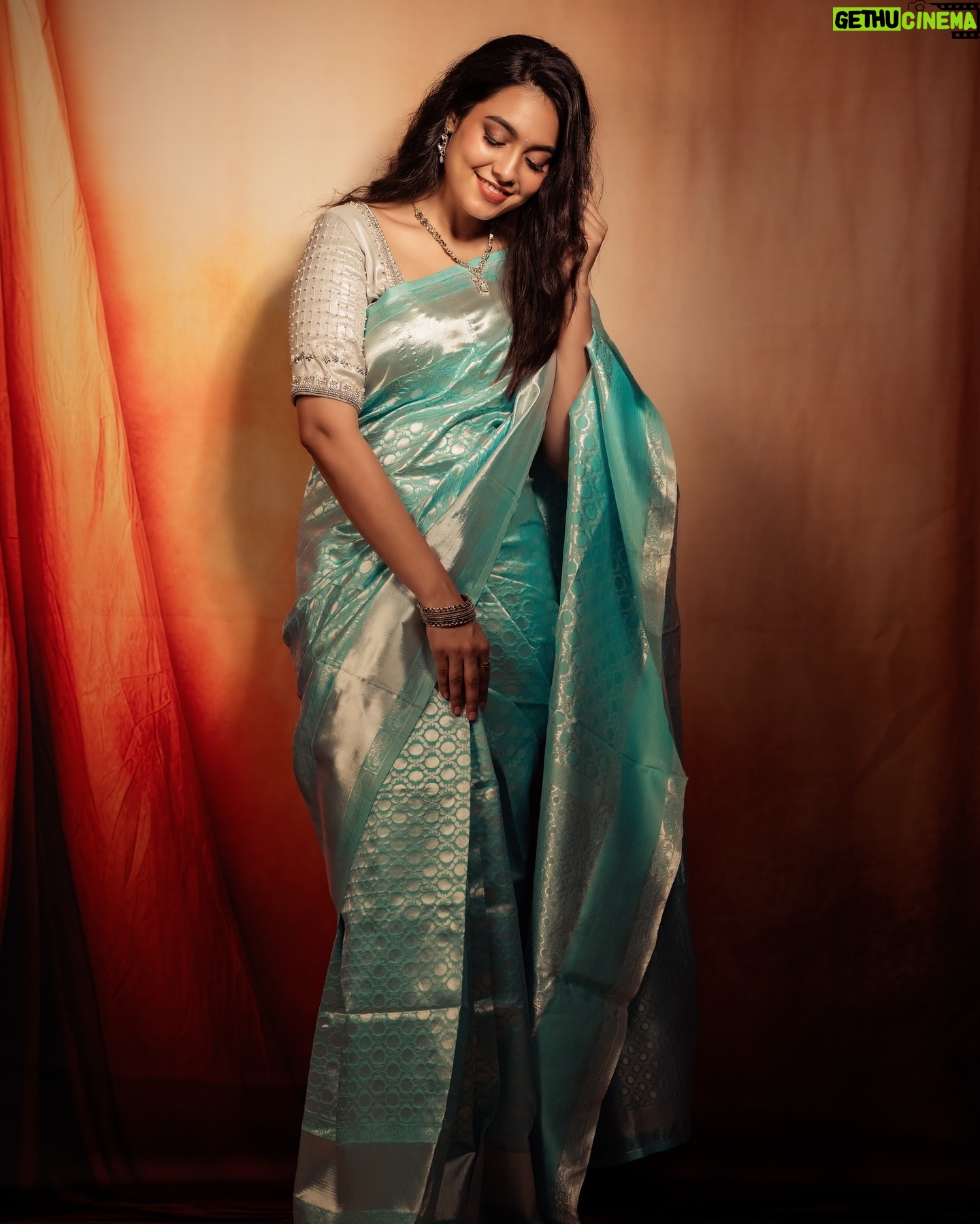 Pavithra Janani - 67.7K Likes - āThe art of Slow and Steady progress
can be a Game-Changerā
Makeup & Hairdo @jeru_bridal_studioo
Blouse Aari work @alank_ritaa
Stitched by @stitch_vyshnavee_sarath
Photography @xposurestudio.in
#bb8 #pavithrajanani
#biggbossseason8tamil
#vijaytelevision
#disneyplushotstar
#biggboss8