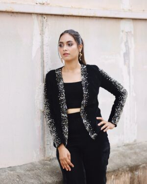 Pavithra Janani Instagram - Black 🖤 

Mua @jeru_bridal_studioo  thanks sis for your extended support with ur mua, and also through out the bb journey Thanks for everything ❤️

Outfit @kardhanadesigner_off thanks for ur quick response 
❤️

Pc @uv_naveen 

#bbkondattam8