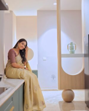 Pavithra Janani Instagram - Happiness is a journey not a destination ☺️🧿

Saree @elegant_fashion_way 
Pc @rootzstudios 

#happyme #positivevibes