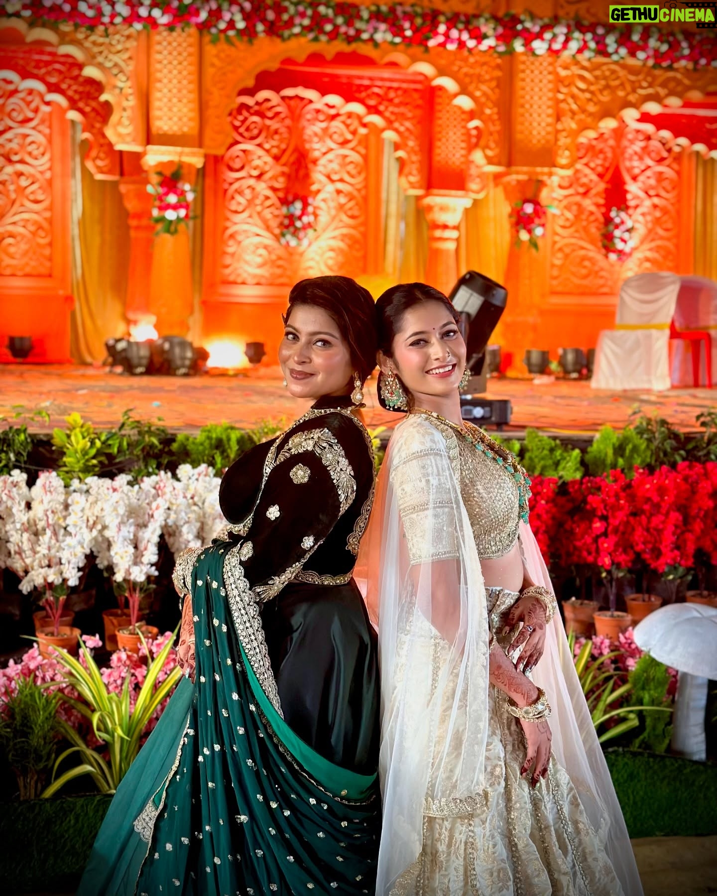 Payal Pati - 78.9K Likes - Mera jhumka🫠🤍
.
With - @drushtita.patil
Looks - @nikita_keni_patil_makeupartst
@_pratikshamakeover_
Beautiful outfits - @sukhii_official_