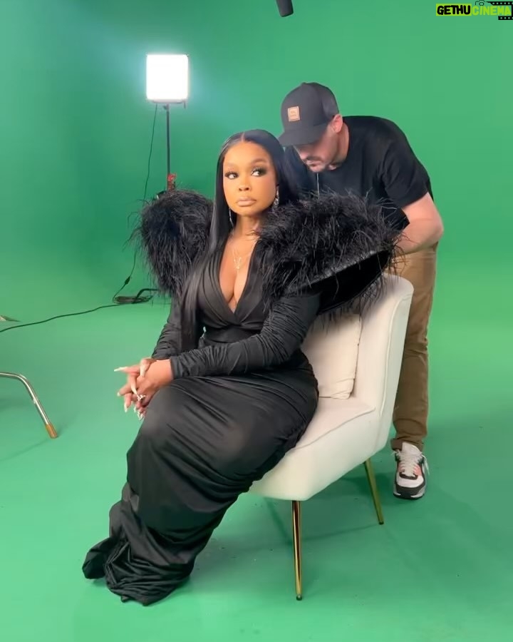 Phaedra Parks - 57.5K Likes - I’m filming confessionals while you confessing things you don’t know 😉
#RHOA #Sweet16 loading 🍑
👗: @ericamoorebrand
😘; @buffffffffy