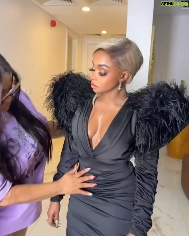 Phaedra Parks - 57.5K Likes - I’m filming confessionals while you confessing things you don’t know 😉
#RHOA #Sweet16 loading 🍑
👗: @ericamoorebrand
😘; @buffffffffy
