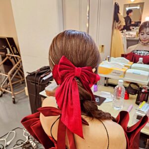 Pile Instagram - .
今回も現場でワクワク
可愛いを探求しました🤓
どんどん足して引いて
いつも楽しくて最高の可愛いをありがとうございます🥰🩷
@_nagigee 
少し前からつけているタグ
#見えないこだわり
皆さんが近くで観ても遠くで観ても
小さなこだわり発見をしてもらえたら
嬉しいな🤓🤍
韓国コスメもワンホンコスメも日本コスメもMIX使い！♡
.
.
.
#ヘアメイク　#hairmake #makeup #헤어메이크업