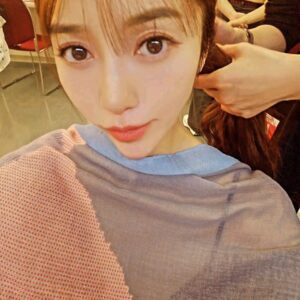 Pile Instagram - .
今回も現場でワクワク
可愛いを探求しました🤓
どんどん足して引いて
いつも楽しくて最高の可愛いをありがとうございます🥰🩷
@_nagigee 
少し前からつけているタグ
#見えないこだわり
皆さんが近くで観ても遠くで観ても
小さなこだわり発見をしてもらえたら
嬉しいな🤓🤍
韓国コスメもワンホンコスメも日本コスメもMIX使い！♡
.
.
.
#ヘアメイク　#hairmake #makeup #헤어메이크업