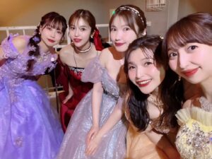 Pile Instagram - . 
取り急ぎ
新年最初は
TVアニメ放送10周年記念 LoveLive! Orchestra Concert＜再演＞ 
ご参加いただいた皆さま、ありがとうございました😍
TVアニメ「ラブライブ！」音楽を担当した藤澤慶昌さんが編曲し、TVアニメ本編映像とともに楽しめて、彼女たちの軌跡を、奇跡をオーケストラの演奏と共に追えてしまうというスペシャルなコンサート🤍🩷
指揮•中田延亮さん
演奏•東京フィルハーモニー交響楽団
μ'sのゲスト歌唱でした💛
今年もドレスを着せていただいて
ヘアスタイルとヘアメイクで去年との違いを出してみました❤️
@_nagigee
@osarecompany 
みつけてくれたかな？
アーカイブ配信でもご覧いただけますのでぜひ見てね💜
2日間本当にありがとうございました✨
お次は2月のKアリーナでお会いしましょう🫶🏻
#ラブライブオケコン
#ラブライブオケコンday1
#ラブライブオケコンday2
#lovelive
#μʼs