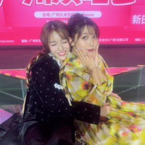 Pile Instagram - .
遅くなりましたが
広州公演と
フェスが延期となってしまった分
急遽用意した晩餐会イベント
ありがとうございました🤭！
つんぱいが国外でも公演できるとは…😊🤍
国内公演では色々と公演の収益の一部を寄付する形でも何度か行ったりと続けてこれて
海外でも公演したいねと言ってたことが
こういう形で実現してよかったです🤍
えみつんも、私たちもフェスをみにきて下さる予定だった方たちになにかしたいよねとなり
早急に対応してくださって
オリジナルドリンクやデザートも用意してくださった火鍋屋さん！！そしてそちらのスタッフの方々🐂🤍
とても美味しかったです🥺🤍🤍
皆様も是非行ってみてください！！
サイン書いてきたよ～😚
そして、お誕生日サプライズでお祝いできましたね🤍
おめでとう、そしてありがとう🤗🤗
そして来てくださった方々ありがとうございました🤍
.
#新派LIVE2024 
#広州
#广州
#guangzhou
#pile 
#新田恵海