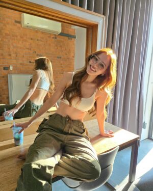 Pimchanok Luevisadpaibul Instagram - 🤓🥑🫐🌼