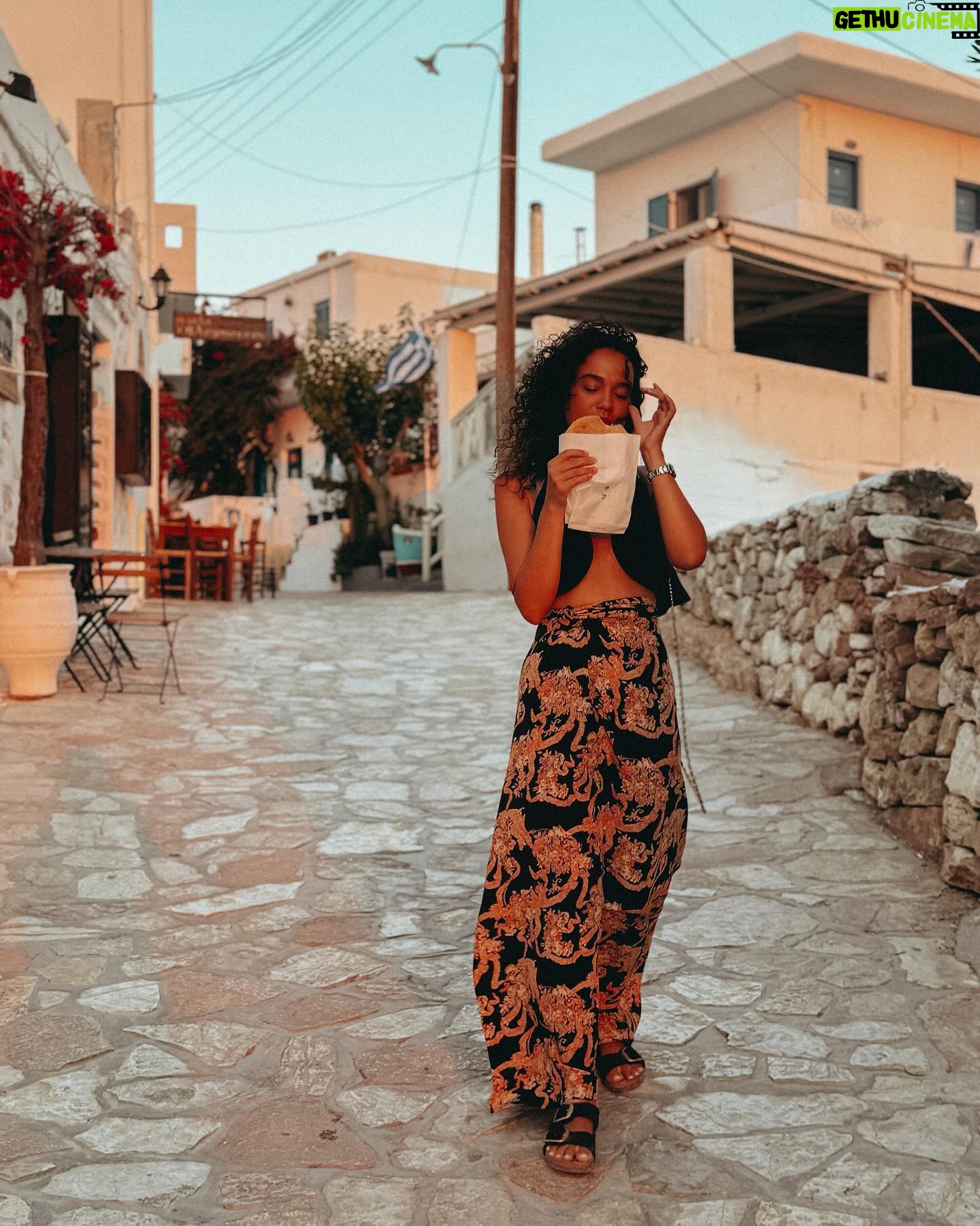 Pinelopi Plaka - 6.4K Likes - Sorry, but everywhere i look i still see you.
_____________________________________________________
#cameraroll #secretphoto #christmascountdown