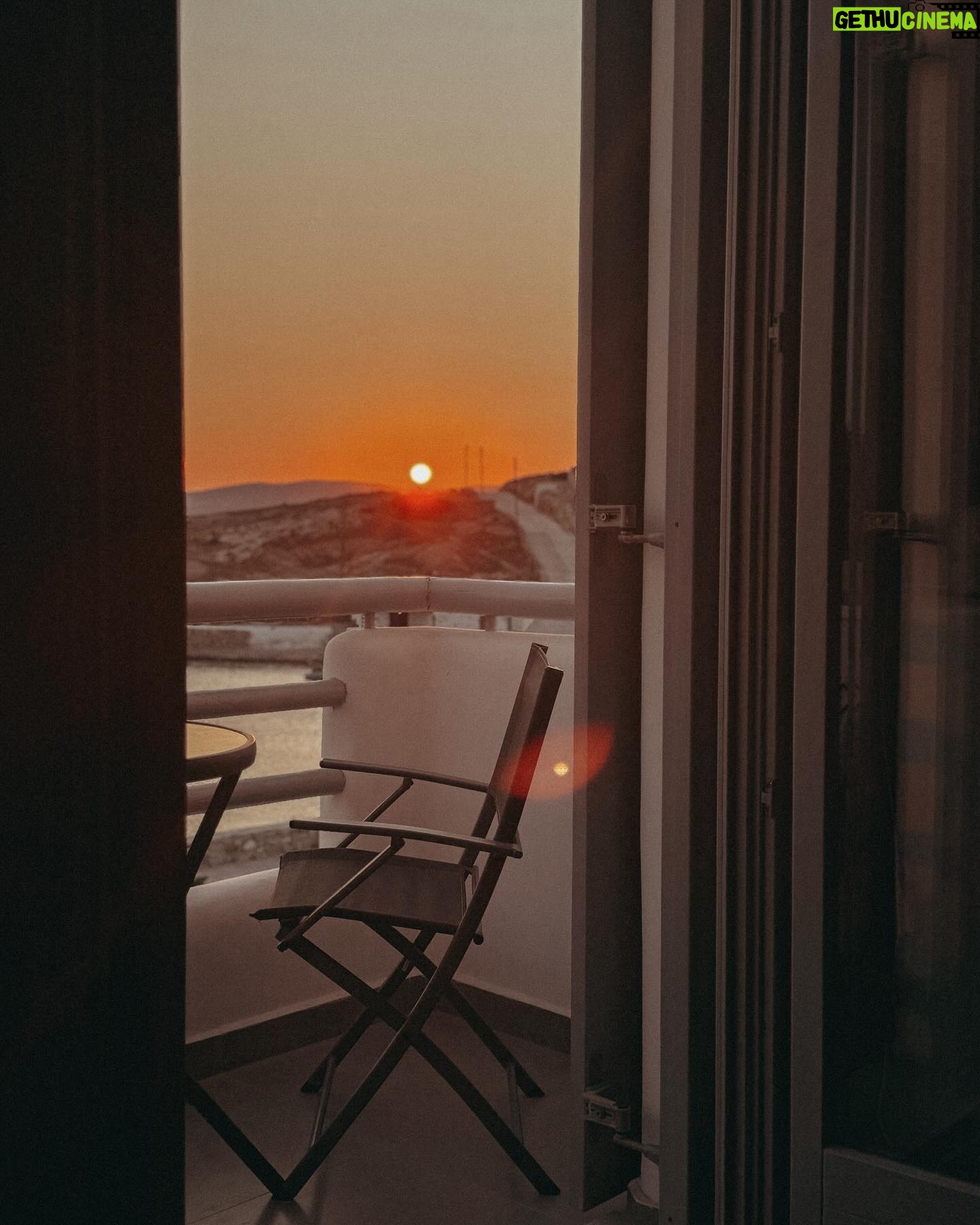 Pinelopi Plaka - 6.4K Likes - Sorry, but everywhere i look i still see you.
_____________________________________________________
#cameraroll #secretphoto #christmascountdown