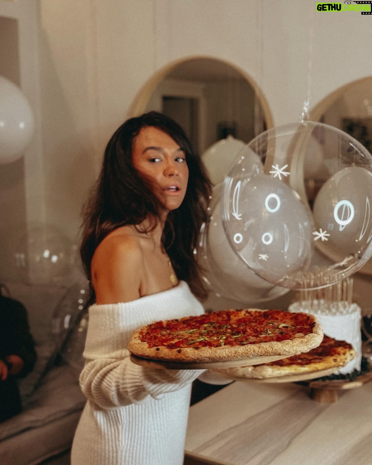 Pinelopi Plaka - 6.8K Likes - I’m 33 and I’m on fire
____________________________________________________
#birthday #birthdaygirl #myfriends #myfamily #mylife #onfire