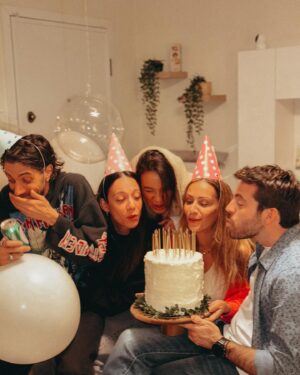 Pinelopi Plaka Instagram - I’m 33 and I’m on fire 
____________________________________________________

#birthday #birthdaygirl #myfriends #myfamily #mylife #onfire