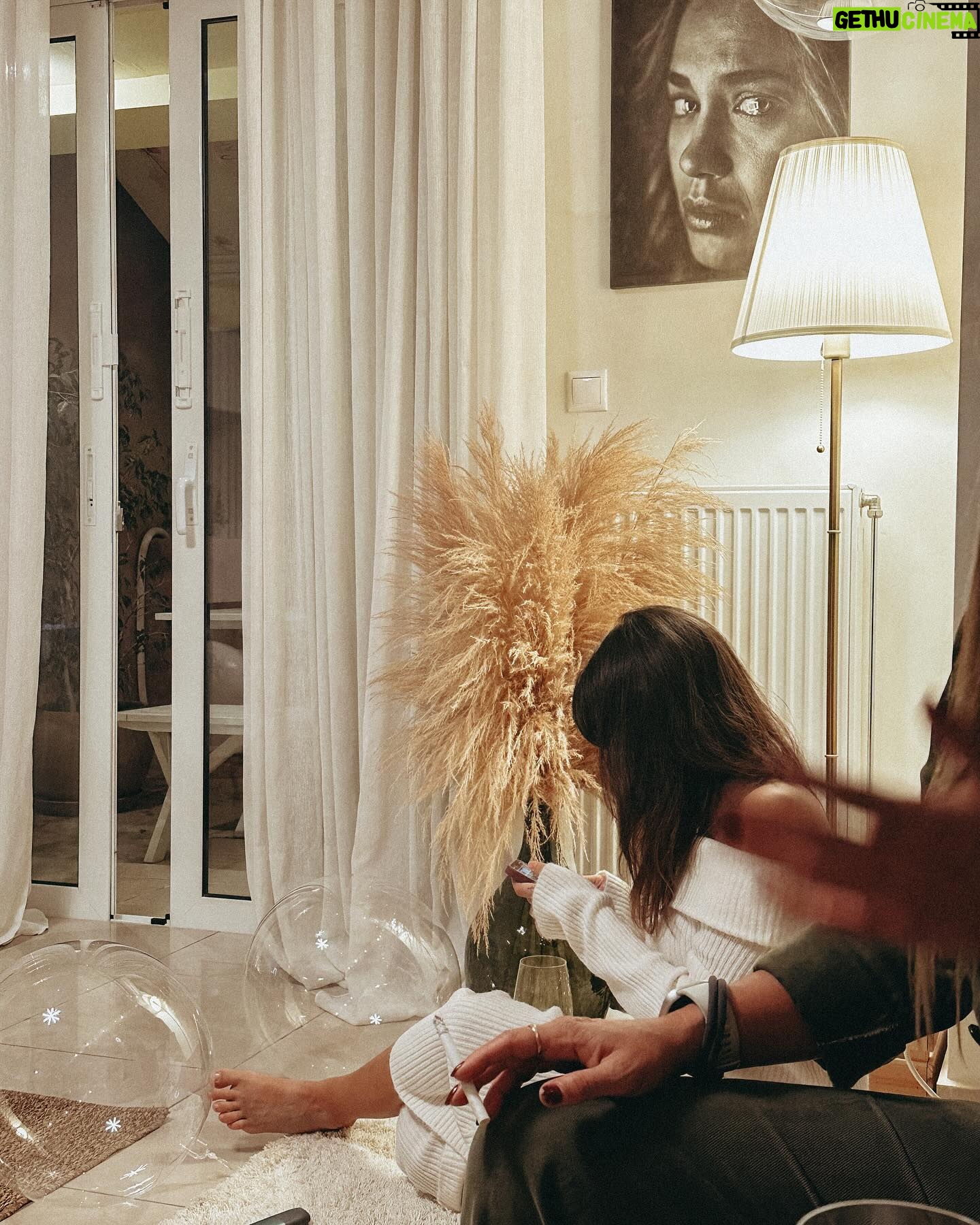 Pinelopi Plaka - 6.8K Likes - I’m 33 and I’m on fire
____________________________________________________
#birthday #birthdaygirl #myfriends #myfamily #mylife #onfire