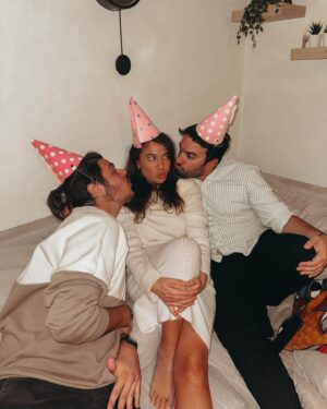 Pinelopi Plaka Instagram - I’m 33 and I’m on fire 
____________________________________________________

#birthday #birthdaygirl #myfriends #myfamily #mylife #onfire