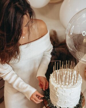 Pinelopi Plaka Instagram - I’m 33 and I’m on fire 
____________________________________________________

#birthday #birthdaygirl #myfriends #myfamily #mylife #onfire