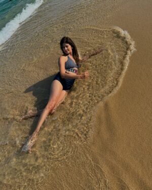 Pooja Batra Instagram - Natural Tall killer 😉