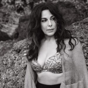 Pooja Bedi Instagram - I used to see life in black and white.

you were either right or wrong.
It was either good or bad.
there was legal and illegal.

living in Black and white is all about living in judgment and absolutes.

As you evolve you not only see a bigger picture, you also see deeper.

textures, layers & colours make life such an incredible palette. 

with a black and white existence you only limit yourself from infinite possibilities. 

there are worlds and dimensions beyond us, filled with energy, magic, intelligence & healing, that are accessible to us, all you have to do is open yourself to it.

are you ready?