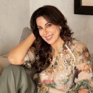 Pooja Bedi Instagram - I am my own entertainment! 😂

My children @alayaf and @_omar.f_  often call me a cartoon, and roll their eyes in exasperation at the innumerable goofy, silly things I do , out-of-the-box  perspectives i roll out .. and for simply being me !

Funniest was the other day when I asked them if their generation ever sat around cracking jokes like my gen did .
. And they said.... we send each other memes!!!! 😱😅

I promptly went on to regale them with a few "real" jokes and i was rolling on the sofa laughing (finding my own jokes soooooo funny) and they were just staring at each other in disbelief... utterly amused. 

I find fun and joy in so many thoughts, moments, things. 

This happy relaxed sunday i hope each of you  find your inner source of joy and laughter. 
Just wander into your own mindset and find humour with it... also... with what surrounds you and what exists within you.

Humour is the the most intelligent expression of all. 

It's introspective, creative and analytical as well. 

It's bizarre for governments to be banning it.
