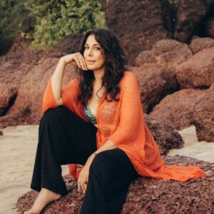 Pooja Bedi Instagram - I went from being stuck between a rock and hard place in 2023 to a total life shift in 2024. 

Professionally,  Personally & Physically 2024 was a MASSIVE transformation in my life. 

For me, it was staying open to change, staying positive and focussed, applying all the techniques of transformation & manifestation, learning and growing that were my strengths. 

I am so grateful. 

To the universe for opportunities & signs ... And also grateful to myself for allowing change and discipline to be an integral part of my life. 

So often we get in our way, take shortcuts, take the easy route or succumb to temptation that doesn't serve us. 

Life is what u make it. In 2025 I really wish that each of you assess your incredible worth and value, realise and grow your dreams.. and most importantly work relentlessly to becoming the best versions of yourselves.

Let 2025 be all about SELF EMPOWERMENT, SELF-WORTH, SELF-RESPECT SELF-LOVE and  SELF -CARE . 
Shine bright.. because you can.  And because you deserve it.

If u wonder how.. or have limitations, confusion, blocks or lack of will or courage... just follow me on poojabedi.com link in bio.. as I take u on a path to self discovery and transformation in 2025