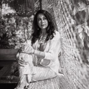 Pooja Bedi Instagram - I used to see life in black and white.

you were either right or wrong.
It was either good or bad.
there was legal and illegal.

living in Black and white is all about living in judgment and absolutes.

As you evolve you not only see a bigger picture, you also see deeper.

textures, layers & colours make life such an incredible palette. 

with a black and white existence you only limit yourself from infinite possibilities. 

there are worlds and dimensions beyond us, filled with energy, magic, intelligence & healing, that are accessible to us, all you have to do is open yourself to it.

are you ready?