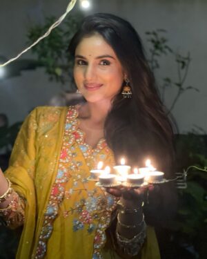 Pooja Birari Instagram - Diwali 2024 ✨🪔❤️
.
.
#diwali #diwali2024 #light #happiness #🧿 #family
Thankyou for the clicks @saraswatimane24 ❤️