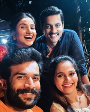 Pooja Birari Instagram - जहाँ चार यार मिल जायें ,वहीं रात हो गुलज़ार…

Happy night shift …😍🥰
.
@star_pravah 
.
.
.
.
.
#yedlaglepremach #starpravah #shoot #serial #enjoy #onset #fun #enjoylife #nightshift #cool #friends #raya #manjiri #jay #Rujuta #actress #marathi #marathiclebrity #actrorslife #viral #viralreels #viralpost #trend #trendy #trending #vibe #positivevibes #mypeople❤️