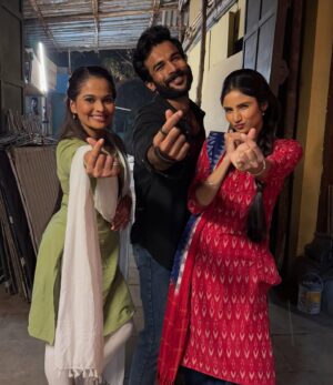 Pooja Birari Instagram - दोस्ती…❤️💯😎🧿
.
.
@star_pravah 
@vishhalnikam 
@biraripooja